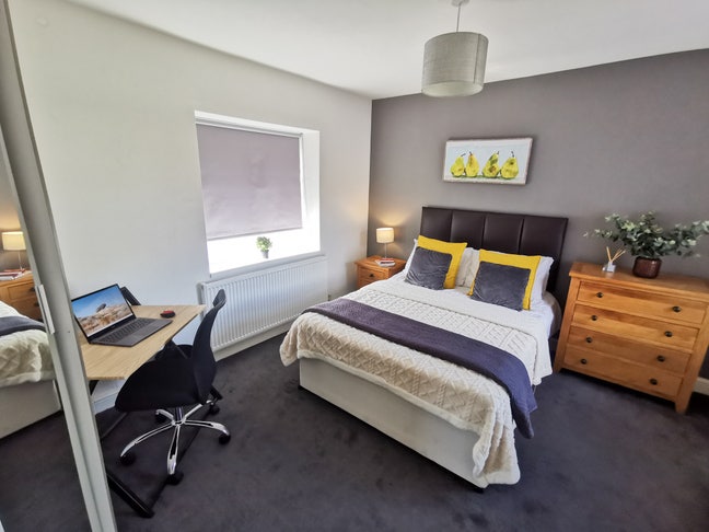 Ensuite Room*Nr Stoke Hosp*Parking*Short Lets Main Photo