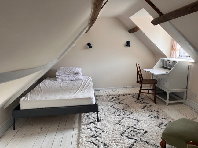 Room available in  cottage  Main Photo