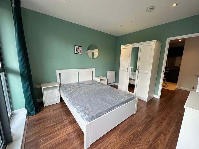 🌿 Private Balcony Double | Mile End E1 | &pound;1,250 | Main Photo