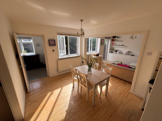 Double room in a  2 bed house in Battersea  Main Photo