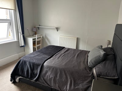 Double Room | Private WC | Parking | Nr Station Main Photo