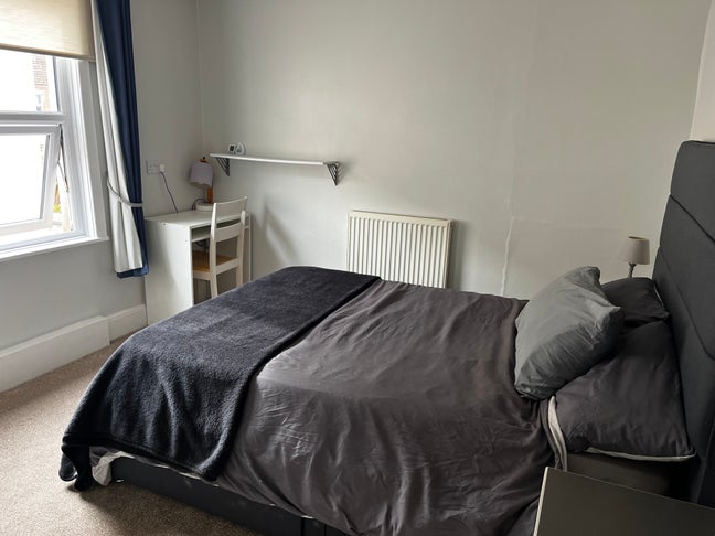 Double Room | Private WC | Parking | Nr Station Main Photo