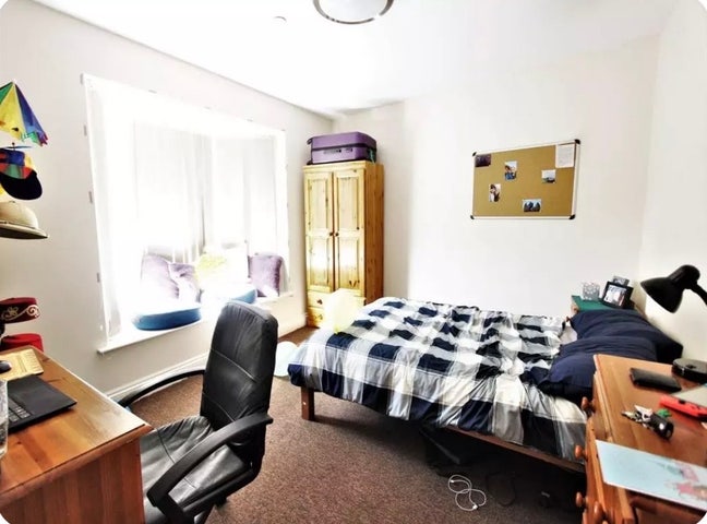 Room up for rent in a 7 bed student house  Main Photo
