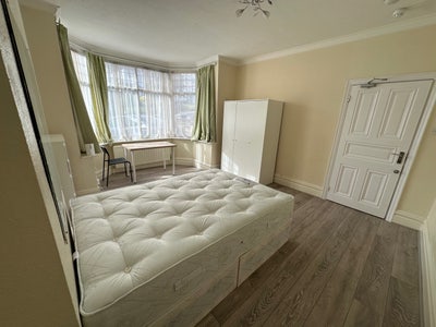 2 double rooms available October Wembley Park Main Photo