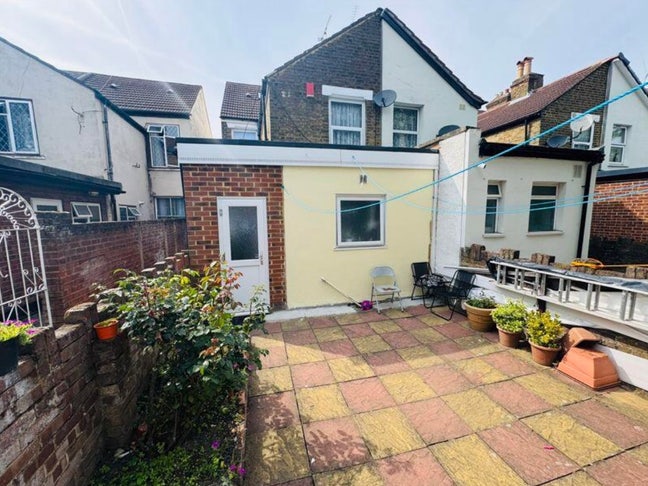 Bright & Spacious 3‑Bedroom End‑Terrace With Bonus Main Photo
