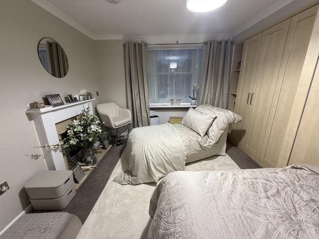 Lovely studio available Mon- to Fri Christchurch Main Photo