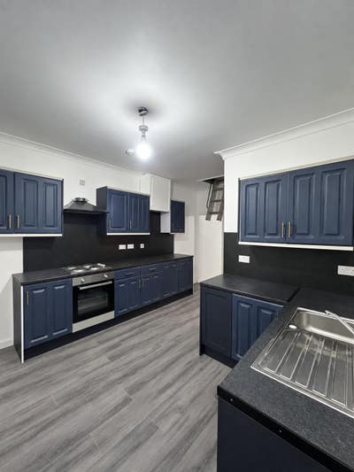 Modern 2-Bedroom Flat – Buddy Ups Welcome Main Photo