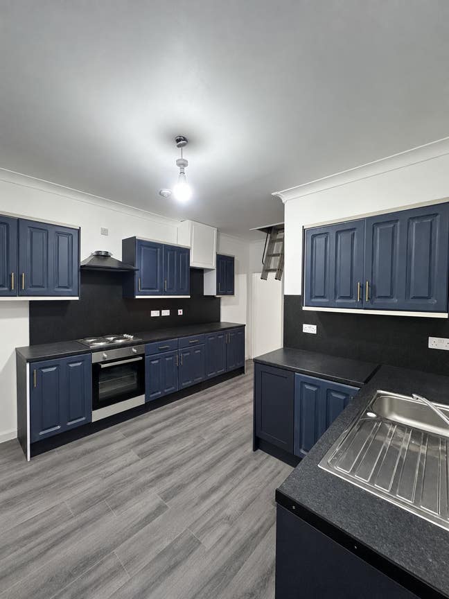 Modern 2-Bedroom Flat – Buddy Ups Welcome Main Photo