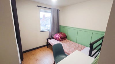 New, Small but Ensuite + Low dep@ 650&pound;!!! Main Photo