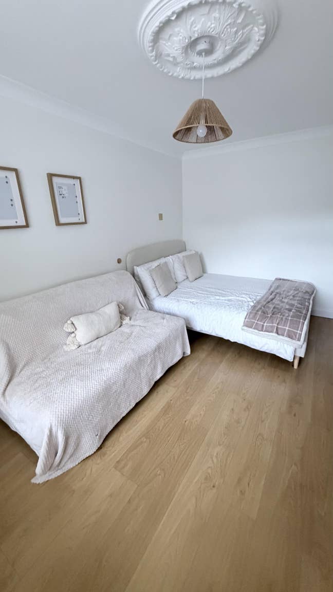 Double spacious room with sofa and desk  Main Photo