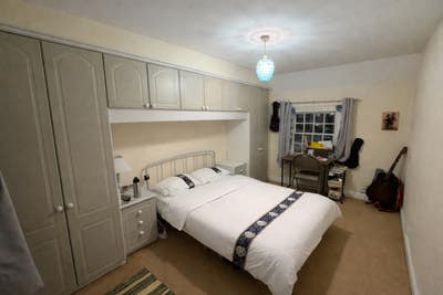 Double Room with lovely shared living space Main Photo