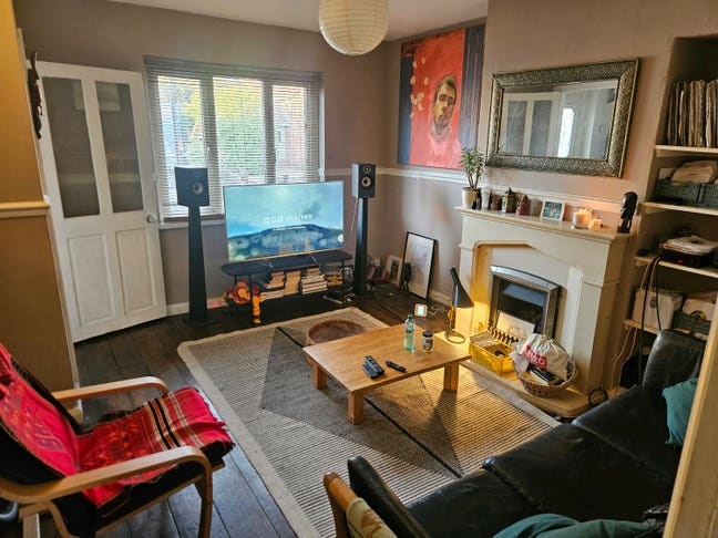Nice cosy double with small ensuite toilet. Main Photo