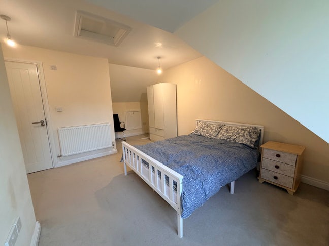 Furnished Double Room with Private En-Suite Main Photo