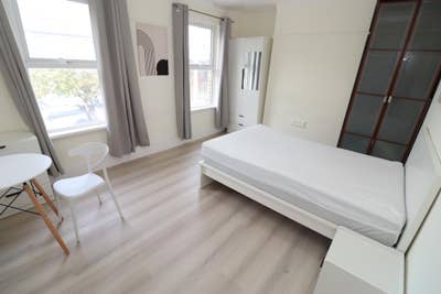 🌟 Spacious Rooms at Amazing Prices in East London Main Photo