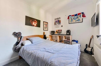 Double Room in Boys House (Oval)  Main Photo