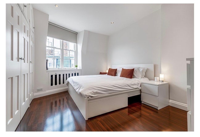 Stunning master room by Hyde Park, bills included  Main Photo