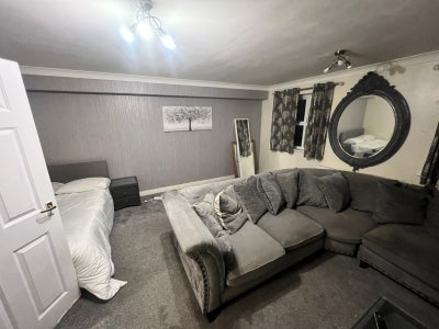 Private house share. Gated community  Main Photo