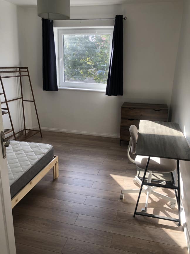Large Double Room available in 2-bed flat - EH16 Main Photo