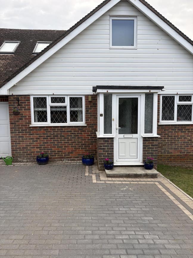 Double Room in modern Seaford house  Main Photo
