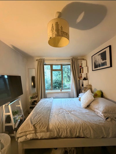 Double room in Kennington from mid October Main Photo