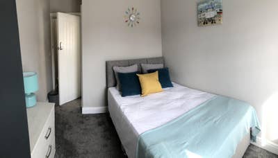 Small Double bedroom next to A and E Main Photo