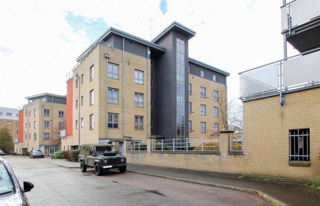CB1 Double En-Suite Room Available December  Main Photo