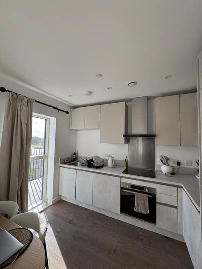 Lovely double room available in 2 bed apartment  Main Photo