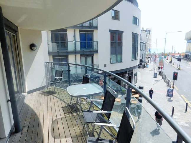 Short to Long Let 2 Bed 2 Bath FF Balcony Main Photo