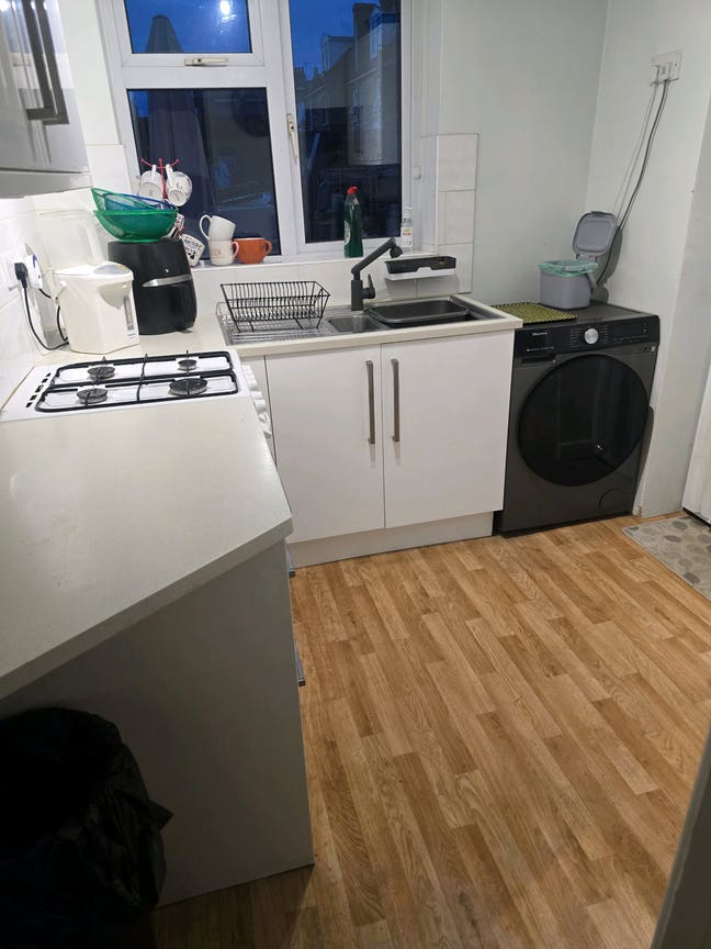 Double room in shared house  Main Photo