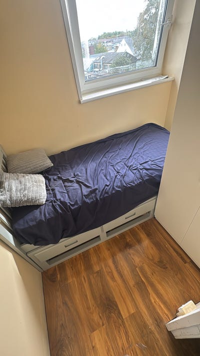 *Furnished Box Room in Stratford – Great Location  Main Photo