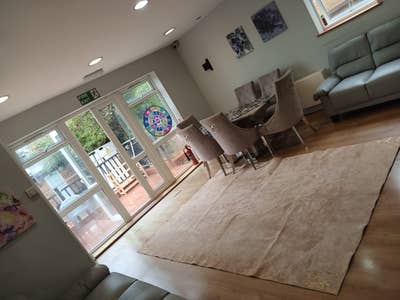 Rooms in a clean house with a shared large recepti Main Photo