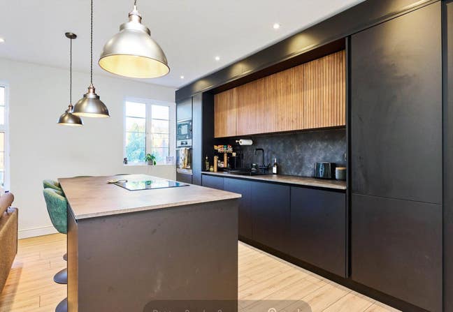3 Double Bedroom Flat with Communal Gardens Main Photo