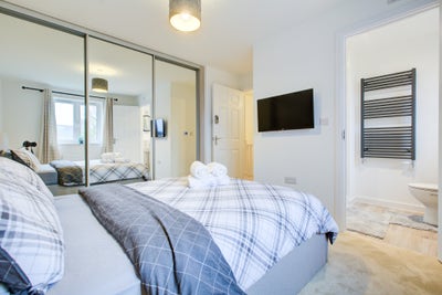 Spacious and well furnished 4 bedroom /Ensuit  Main Photo