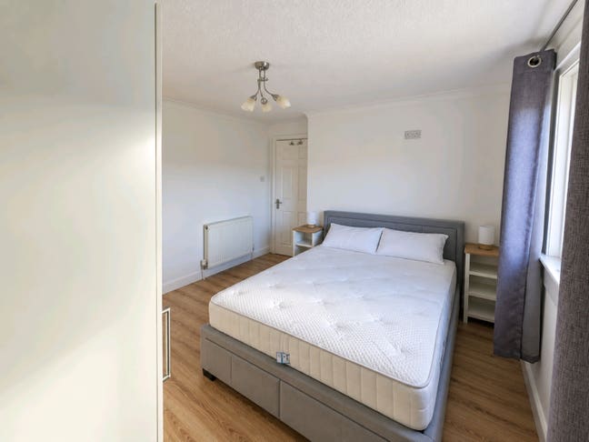 Room in a terrace house. 15 min walk from beach  Main Photo
