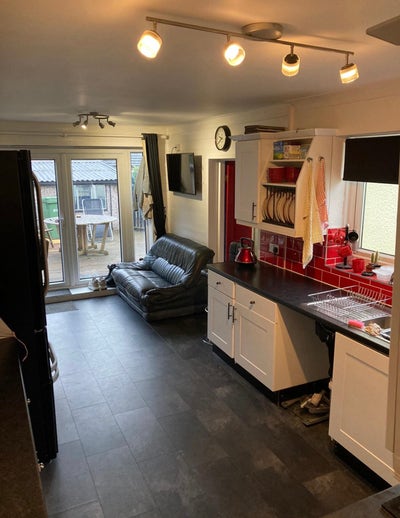 Room for rent - FEMALE  Main Photo