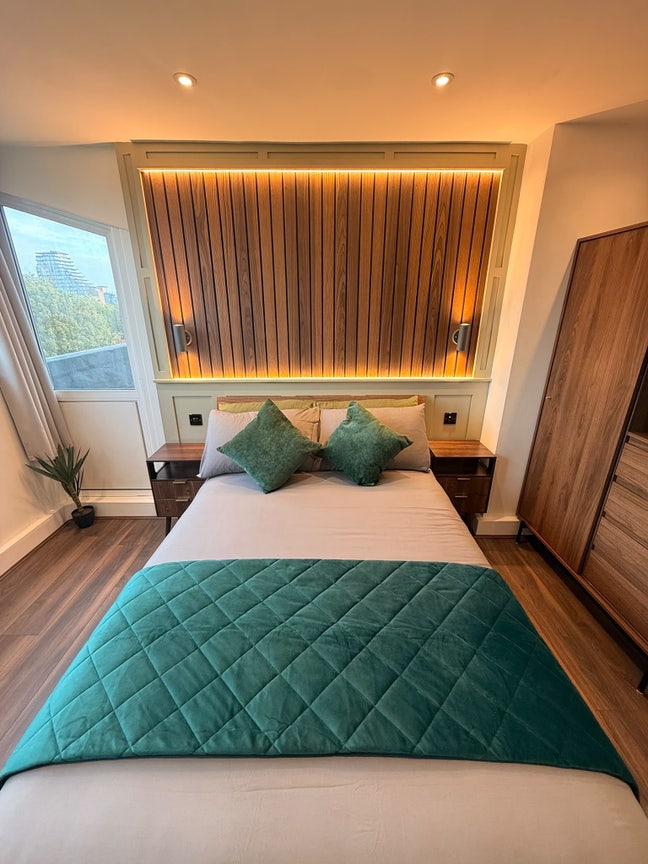 STUNNING 3 bedroom- room let  Main Photo