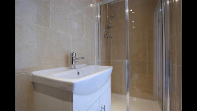 2 Bedroom Flat in Private Block  Main Photo