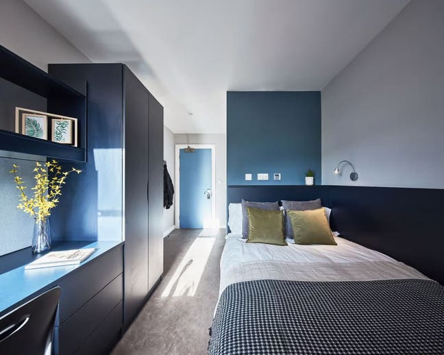 Furnished ensuit with a shared kitchen  Main Photo