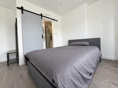 Single, Double and En-suite rooms -5 min walk ACA  Main Photo