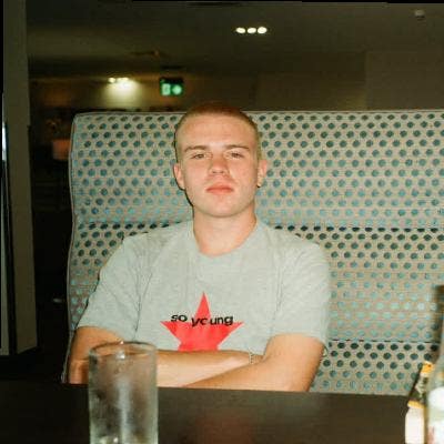 Professional Male seeks a double room Main Photo