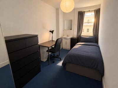 Great Double Bedroom All Bills Included Main Photo