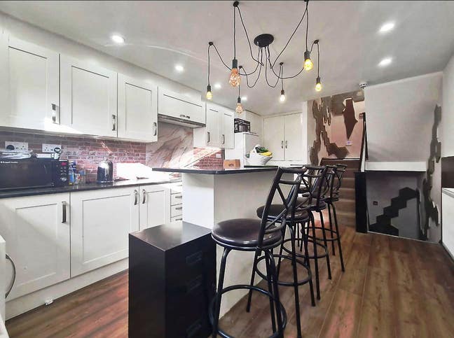 Self-contained flat with a shared main kitchen N15 Main Photo