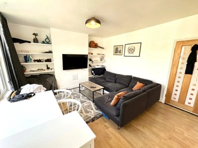  2 Bedroom Flat with beautiful Canal View, N13 Main Photo