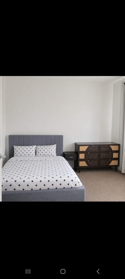 S10 Quiet, Spacious double room +smart tv Main Photo