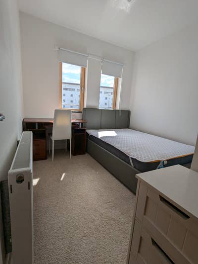 Spacious double room in townhouse Main Photo