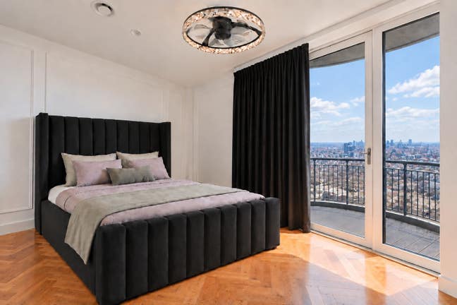 Modern Double Room (Next to Tube Station) Main Photo