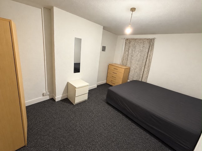 Looking for flatmate Main Photo