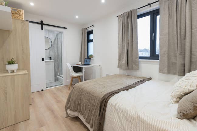 3 rooms available  in beautiful house  Main Photo