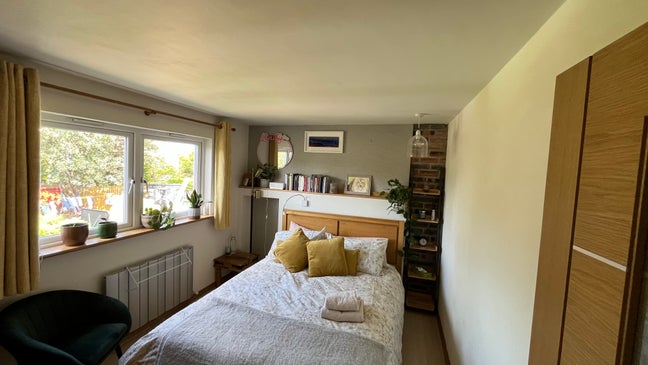 Beautifully Presented Double Room with Garden View Main Photo