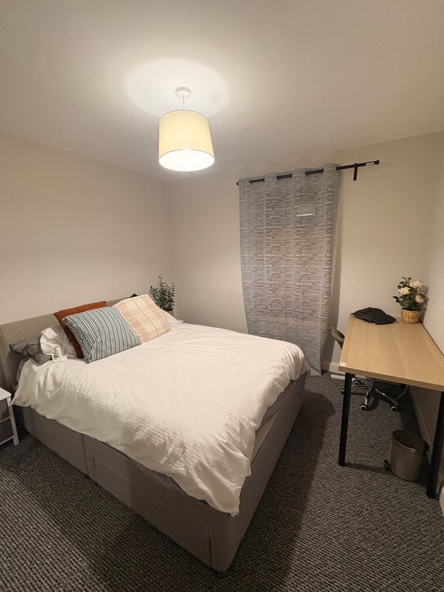 Lovely Room for rent near city centre Main Photo